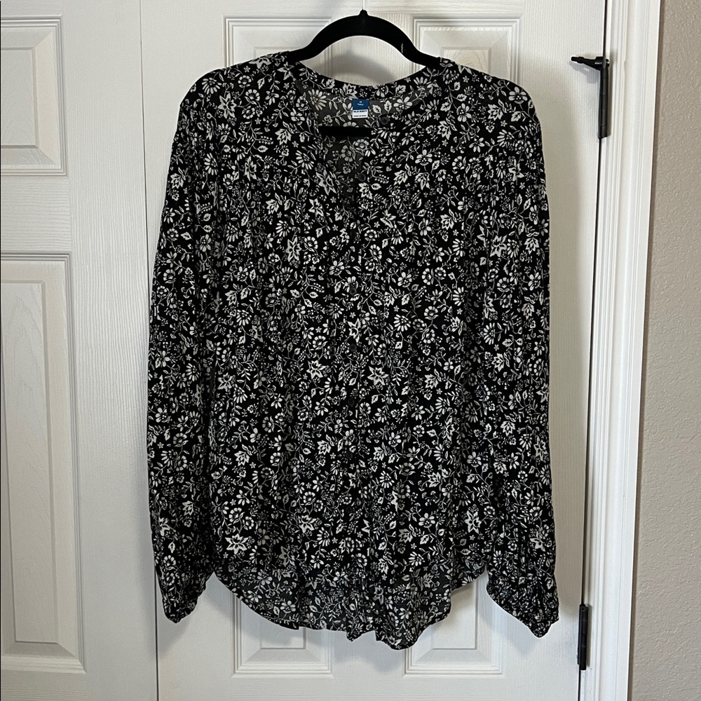 Old Navy Black and White Floral Blouse